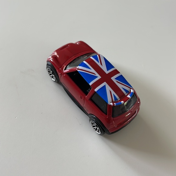 Matchbox Mini Cooper S red with British flag 1:56 - Picture 6 of 6